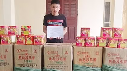 Dùng ô tô mang biển số giả chở 3 tạ pháo