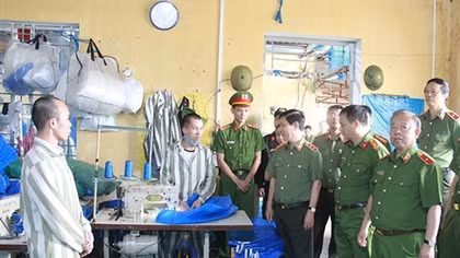 Thứ trưởng Nguyễn Văn Sơn làm việc tại Trại giam Hồng Ca