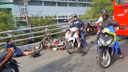 Xe khách gây tai nạn liên hoàn, một người chết