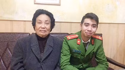 Xúc động câu chuyện anh Cảnh sát cứu cụ già qua cơn nguy kịch vào mùng 4 Tết