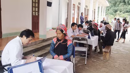 Tên thầy thuốc cứu mình, là bác sĩ Sơn…