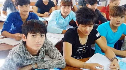 Xuất khẩu lao động sang Hàn Quốc: “Quýt làm cam chịu”?