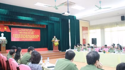 Thực hiện hình ảnh mẫu về tư thế, tác phong và ứng xử của cán bộ, chiến sỹ