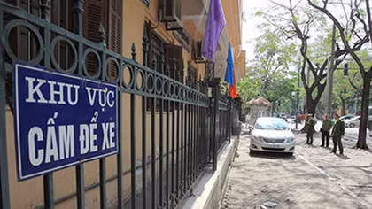 Hậu ”cấm đỗ xe trước cửa nhà tôi!”