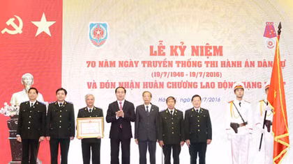 Chủ tịch nước Trần Đại Quang dự lễ kỷ niệm 70 năm Ngày truyền thống Thi hành án dân sự