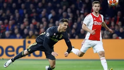 Dư âm tứ kết lượt đi Champions League: Khi Ronaldo làm lu mờ Messi