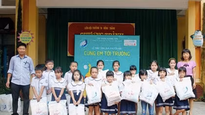 Hàng nghìn phần quà đồng hành cùng em tới trường