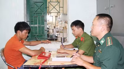 Giả làm "anh hùng" rồi cướp giật tài sản của "mỹ nhân"