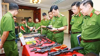 Người thi hành nhiệm vụ được nổ súng vào đối tượng đang sử dụng vũ khí thực hiện hành vi khủng bố, giết người