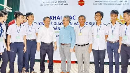 GS Ngô Bảo Châu chia sẻ kinh nghiệm tại “Trường hè Toán học”