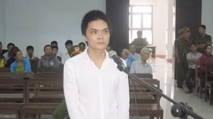 Đâm chết khách hát karaoke vì không "bo" cho tiếp viên