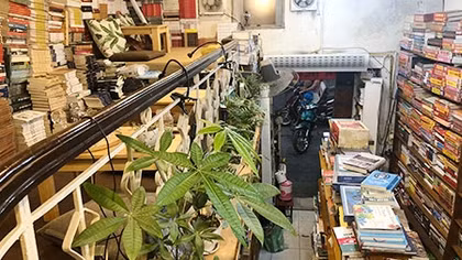 Sách của mụ Hoa