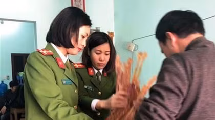 Gần 1 tấn gân bò, trâu sử dụng chất tẩy trắng đang đến nhà hàng 