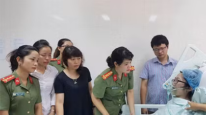 Chia sẻ với nữ Công an từ chối điều trị ung thư để dành sự sống cho con