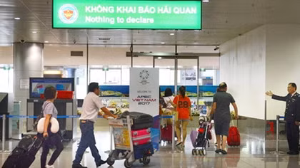 Khách nhập cảnh lợi dụng “cửa xanh” để vận chuyển hàng hóa trái phép