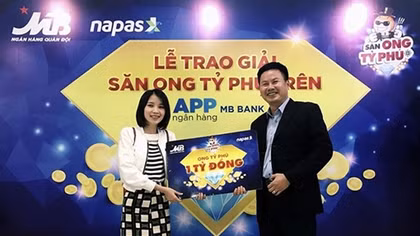 Dùng App ngân hàng, một khách hàng trúng 1 tỷ đồng