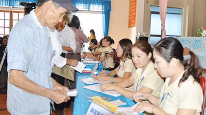 Thí điểm trả trợ cấp BHXH một lần qua bưu điện