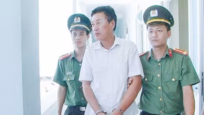 Khởi tố 4 cán bộ xã lập khống hồ sơ đền bù