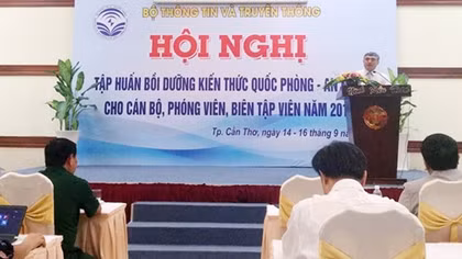 Tập huấn kiến thức quốc phòng - an ninh cho nhà báo