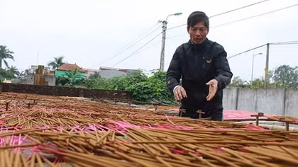 Làng hương nhộn nhịp vào vụ Tết
