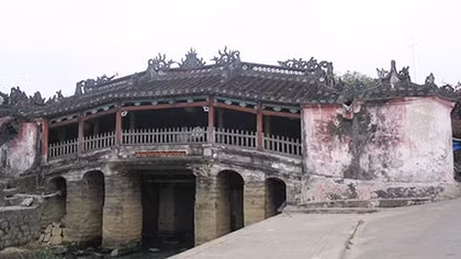 Di tích Chùa Cầu tiếp tục đối mặt với tình trạng ô nhiễm