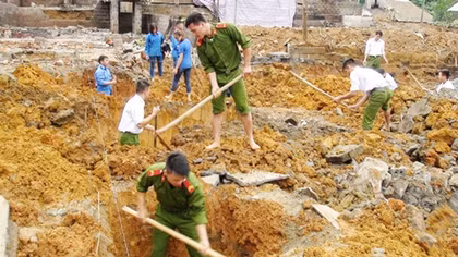 Tuổi trẻ Công an tỉnh Hà Giang giúp đỡ 11 hộ gia đình bị cháy nhà