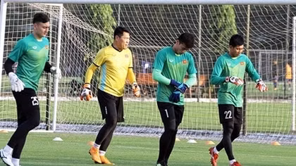Thủ môn, cơn đau đầu... dễ chịu của ông Park Hang-seo