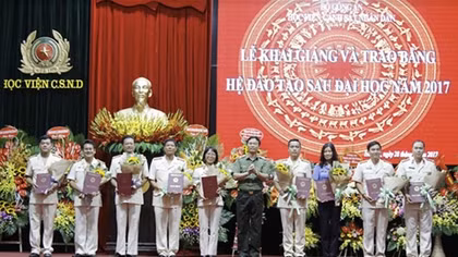 Học viện CSND trao bằng cho các tân tiến sỹ, thạc sỹ 