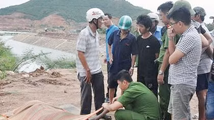 Đi giăng lưới đánh cá, tá hỏa phát hiện thi thể người chết
