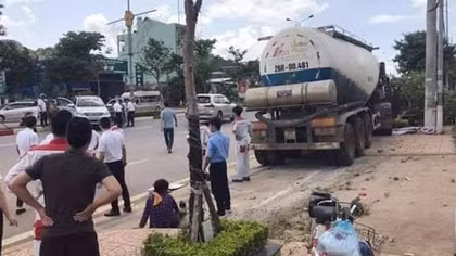 Xe bồn “điên” húc ô tô 4 chỗ gây tai nạn liên hoàn 