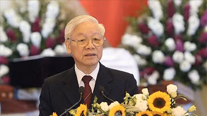 Tổng Bí thư, Chủ tịch nước tặng quà Trường song ngữ Lào-Việt