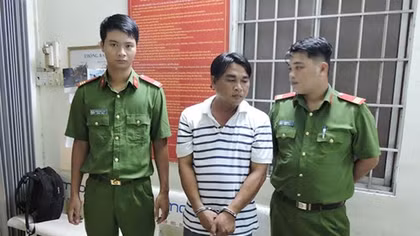 Bắt cán bộ đô thị và chủ thầu “bảo kê” xây nhà trái phép