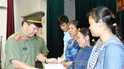 1.000 phần quà đến với người dân vùng lũ huyện Vũ Quang