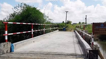 Góp tiền xây cầu tặng người dân vùng khó khăn 