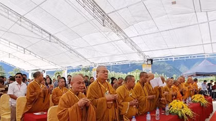 Hàng nghìn người dự lễ rót đồng tượng Quan Thế Âm Bồ Tát trên đỉnh FANSIPAN 