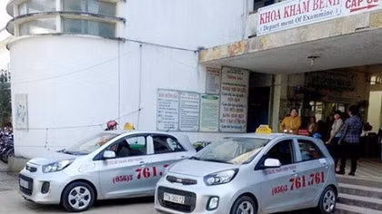 Nghi vấn một hãng taxi “mua bến” tại bệnh viện