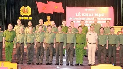 Tập huấn điều lệnh, quân sự, võ thuật cho lãnh đạo cấp Cục, lãnh đạo Công an các địa phương
