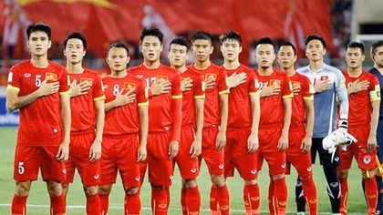Bóng đá Việt Nam đang xây “kim tự tháp ngược”