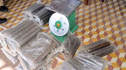 Bắt hai đối tượng chế tạo, vận chuyển, mua bán trái phép vật liệu nổ