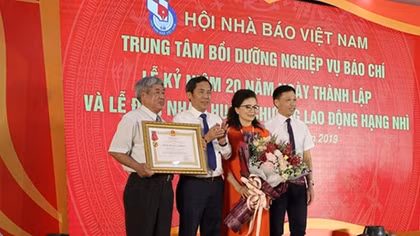 Nâng cao nghiệp vụ, đạo đức người làm báo