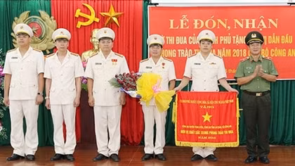Công an huyện Than Uyên đón nhận Cờ Thi đua Chính phủ