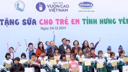 Trao tặng hơn 70.000 ly sữa cho trẻ em nghèo tại Hưng Yên