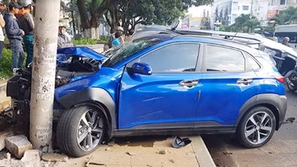 Xe điên tông liên hoàn, 5 người bị thương