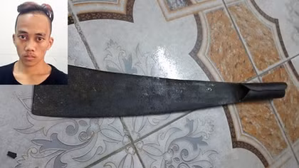 Lên cơn ngáo đá, con trai dùng dao truy sát mẹ