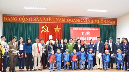8 cháu bé trong vụ án mua bán người về gia đình mới
