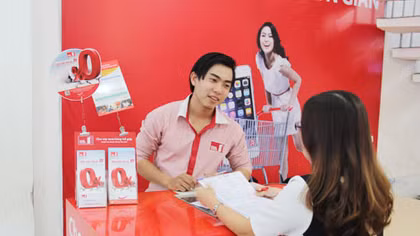 Công ty tài chính chia sẻ lợi ích với khách hàng