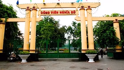 Tìm tung tích nạn nhân chết trước cổng Công viên Nghĩa Đô
