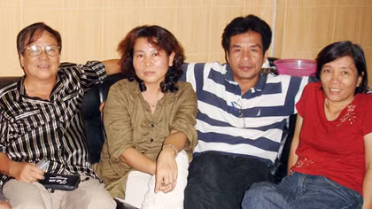 Ngồi đây mơ hoa