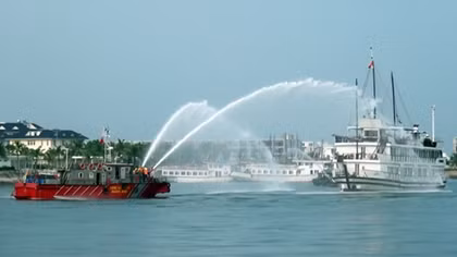 Cháy tàu du lịch ở Cảng Tuần Châu