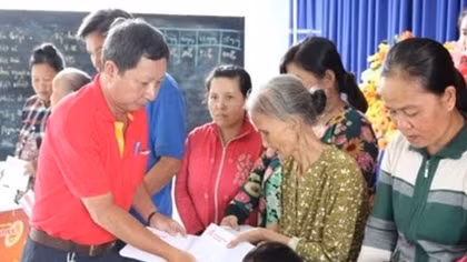 Sao Mai ăn Tết với người nghèo "Xuân Kỷ Hợi 2019"